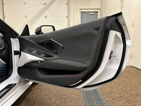 Used 2023 Chevrolet Corvette Stingray Premium Conv w/ Z51 Performance Package RWD image 10