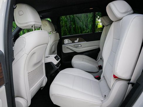 Used 2025 Mercedes-Benz GLS 450 4MATIC image 31