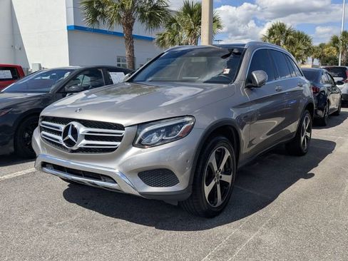 Used 2019 Mercedes-Benz GLC 350e 4MATIC image 2