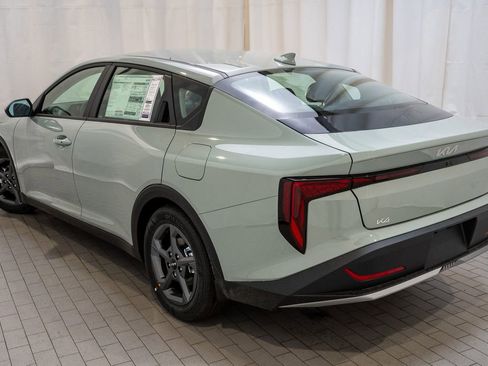 New 2025 Kia K4 LXS image 4