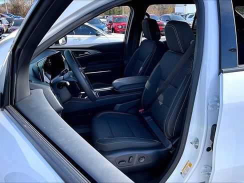 New 2026 Chevrolet Traverse LT FWD image 9