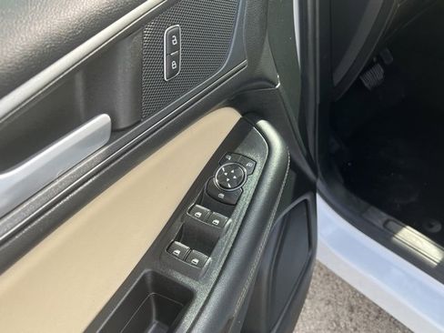 Used 2022 Ford Edge SE image 14