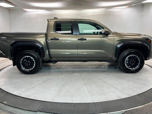 Used 2024 Toyota Tacoma TRD Off-Road AWD/4WD image 7