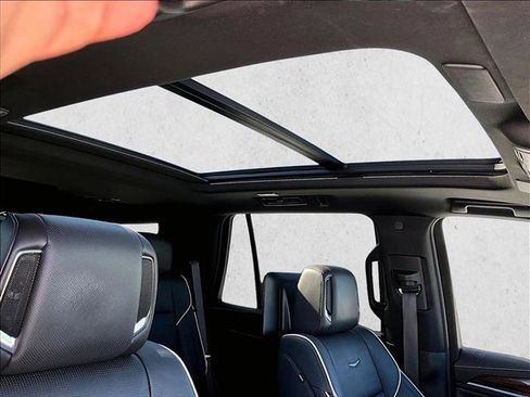 Used 2023 Cadillac Escalade Premium Luxury image 17