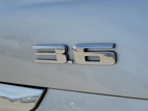 Used 2017 Cadillac XT5 Luxury image 6