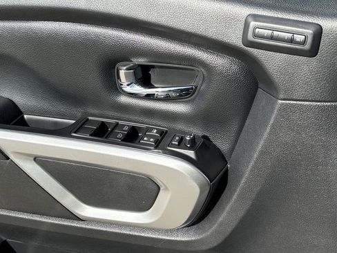 Used 2017 Nissan Titan SL image 22