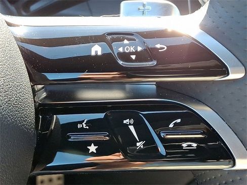 Used 2025 Mercedes-Benz GLC 300 4MATIC image 24