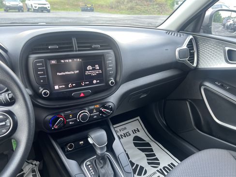 Used 2024 Kia Soul LX w/ Option Group 015 FWD image 22