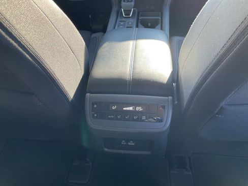 Used 2025 Nissan Pathfinder SV image 35