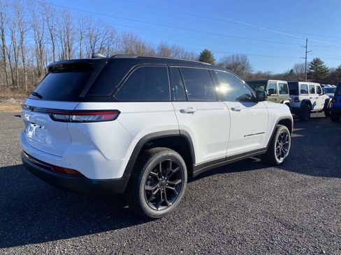 New 2025 Jeep Grand Cherokee Limited image 3