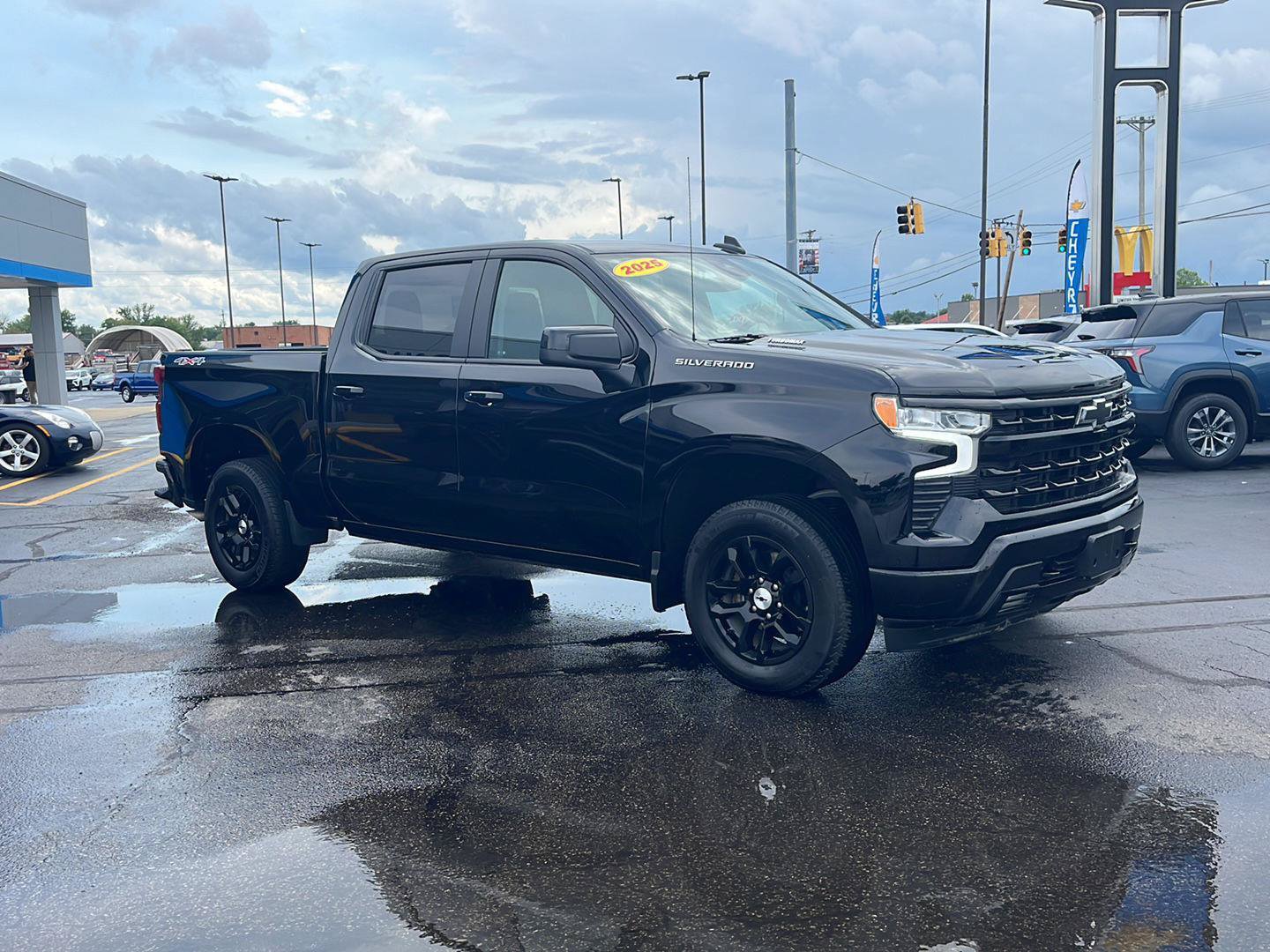 Used 2025 Chevrolet Silverado 1500 RST AWD/4WD image 9
