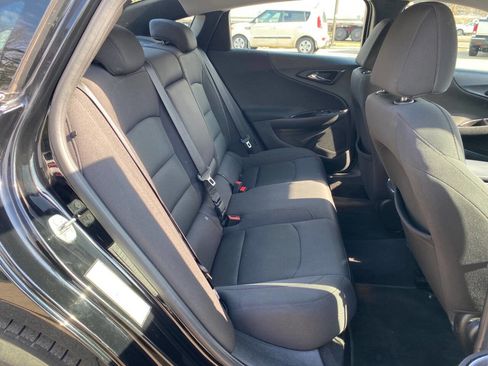 Used 2017 Chevrolet Malibu LT image 37