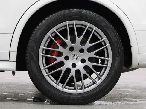 Used 2016 Porsche Cayenne GTS AWD/4WD image 39