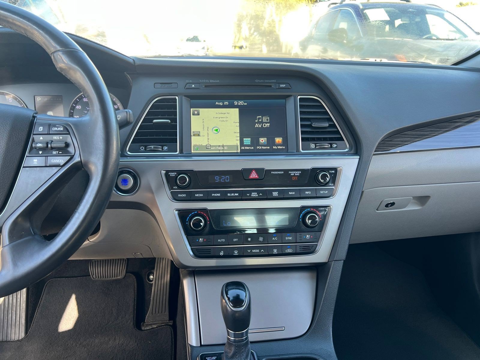 Used 2015 Hyundai Sonata Limited w/ Option Group 06 FWD image 12