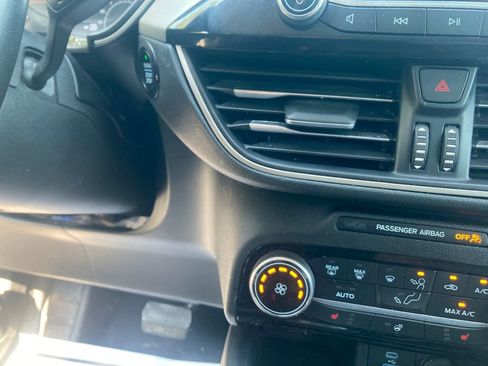 Used 2022 Ford Escape SE w/ Cold Weather Package image 21