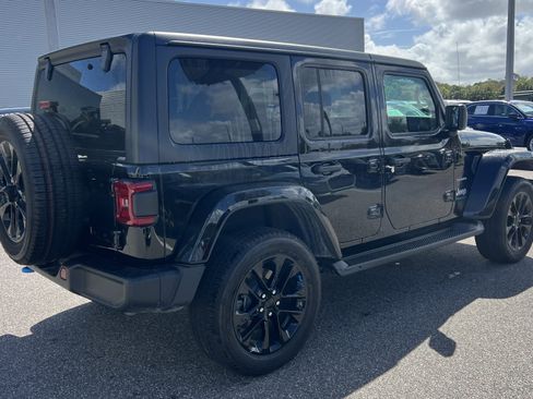 Used 2023 Jeep Wrangler Sahara image 5