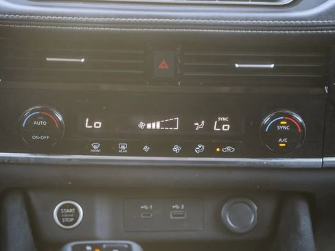 Used 2022 Nissan Rogue SV image 15