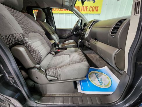 Used 2011 Nissan Frontier SV w/ SV Premium Utility Pkg AWD/4WD image 23