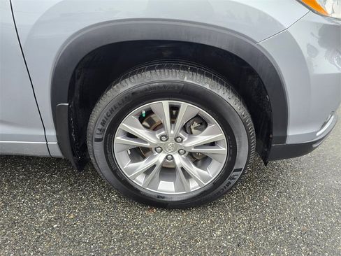 Used 2014 Toyota Highlander XLE image 9