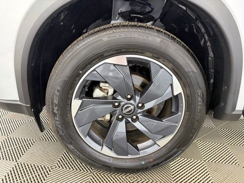 Used 2024 Nissan Rogue SV FWD image 13
