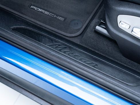 Certified 2021 Porsche Macan image 14