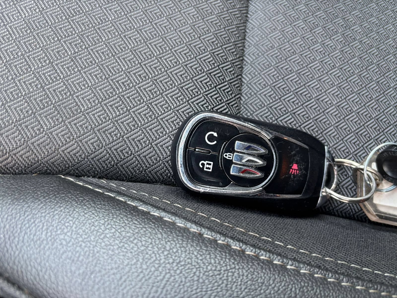 Used 2025 Buick Encore GX Preferred AWD/4WD image 26