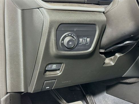 Used 2023 Jeep Grand Cherokee Limited w/ Black Appearance Package AWD/4WD image 8