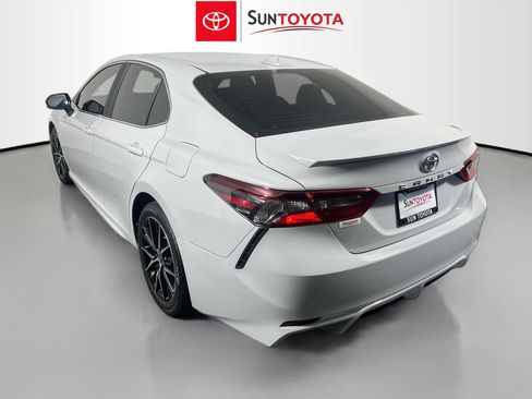 Used 2022 Toyota Camry SE image 6