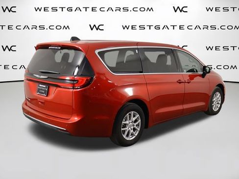 Used 2025 Chrysler Pacifica Select FWD image 47
