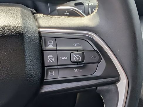 Used 2023 Jeep Grand Cherokee L Laredo AWD/4WD image 19