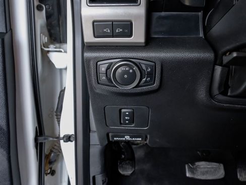 Used 2021 Ford F350 Lariat w/ Chrome Package image 27