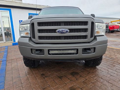Used 2005 Ford Excursion Limited image 2