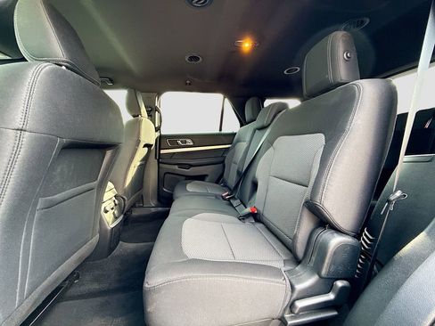 Used 2018 Ford Explorer XLT image 24