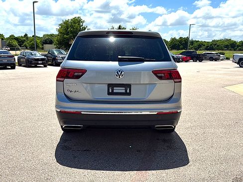 Used 2020 Volkswagen Tiguan SEL FWD image 6