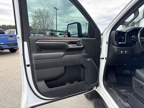 Used 2024 GMC Sierra 2500 SLT w/ SLT Premium Package AWD/4WD image 13