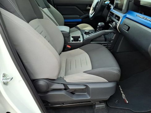 Used 2025 Toyota Tacoma TRD Sport AWD/4WD image 9