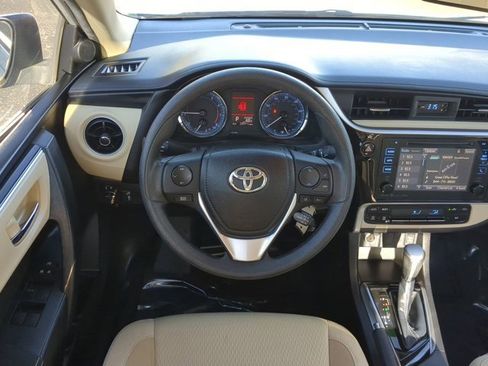 Used 2018 Toyota Corolla SE image 15