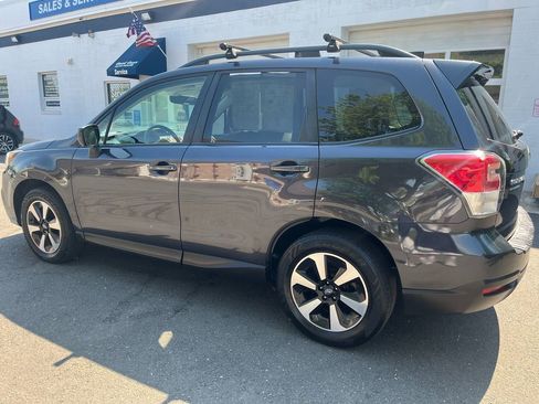 Used 2017 Subaru Forester 2.5i Premium AWD/4WD image 2