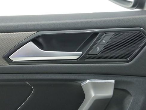 Certified 2022 Volkswagen Tiguan SE image 32