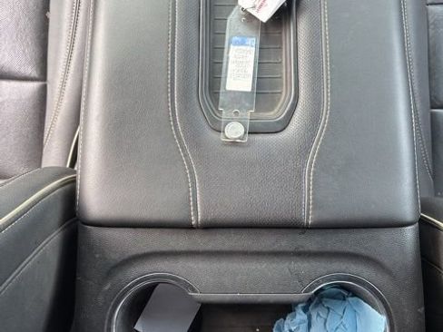 Used 2023 GMC Yukon XL SLT w/ SLT Luxury Package image 18