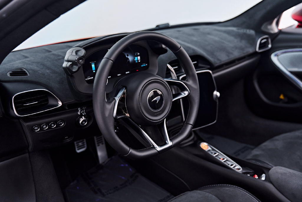 Used 2025 McLaren Artura Spider RWD image 47