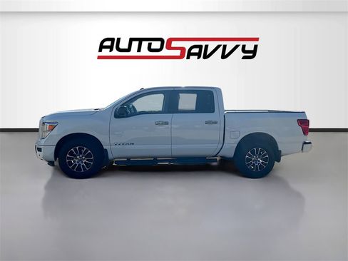 Used 2021 Nissan Titan SV w/ SV Convenience Package image 4