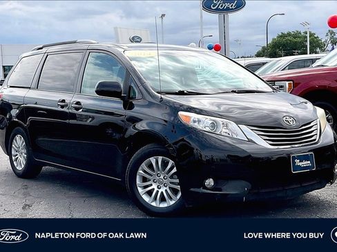 Used 2014 Toyota Sienna XLE FWD image 1