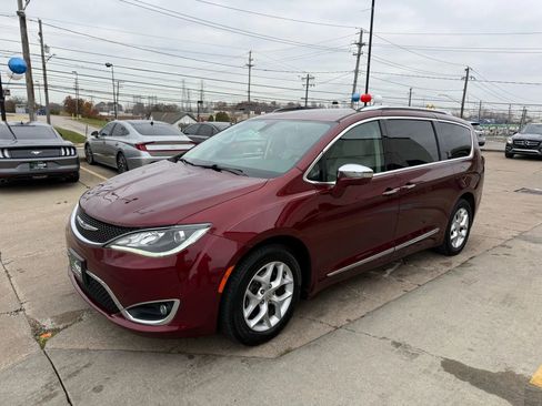 Used 2020 Chrysler Pacifica Limited image 5