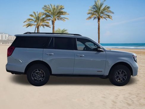 Used 2025 Ford Expedition Tremor AWD/4WD image 9