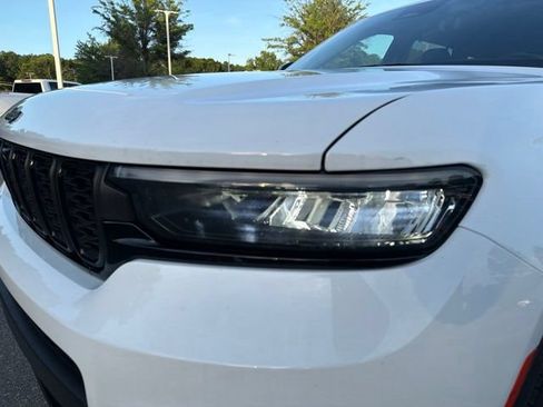 Used 2022 Jeep Grand Cherokee L Limited w/ Luxury Tech Group II AWD/4WD image 9