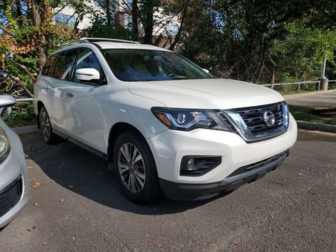 Used 2017 Nissan Pathfinder SL w/ SL Tech Package FWD image 21