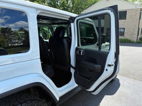 Used 2019 Jeep Wrangler Unlimited Sahara w/ Quick Order Package 24M Moab AWD/4WD image 25