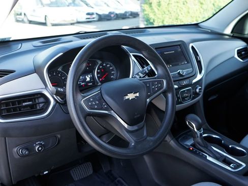 Used 2022 Chevrolet Equinox LS w/ LS Convenience Package FWD image 18