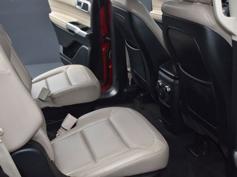 Used 2020 Ford Explorer XLT w/ Equipment Group 202A image 11
